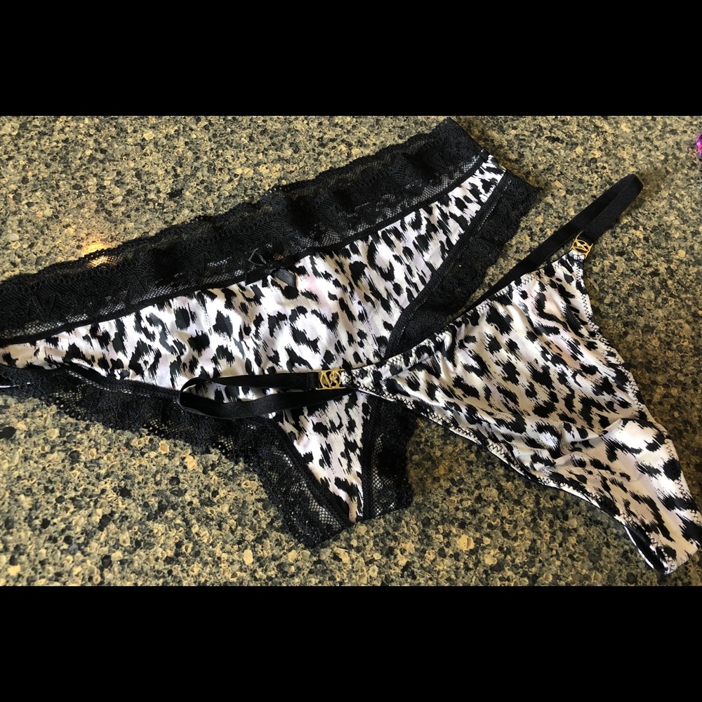 A set of 2 VS Panties AMAZING DEAL TODAY ONLY